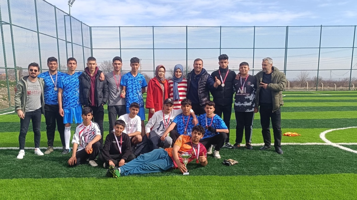 Okulumuz Futbol Takımımız Turnuvada 2. Olarak Kupayla Döndü. Tebrik Ederiz