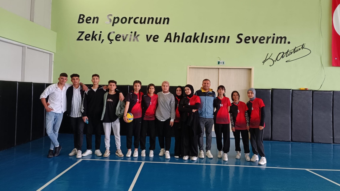 Okul Kız Ve Erkek Voleybol Takımımız İlçede 2. Oldu 